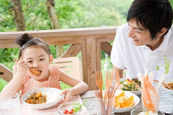 Khi trẻ biếng ăn tâm lý phải làm sao để giúp con ngon miệng