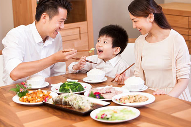 Khi trẻ biếng ăn tâm lý phải làm sao để giúp con ngon miệng