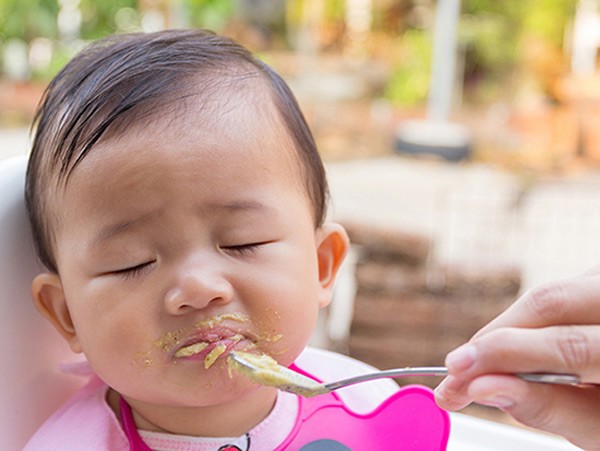 Mách mẹ giải pháp toàn diện cho trẻ con biếng ăn khó ngủ