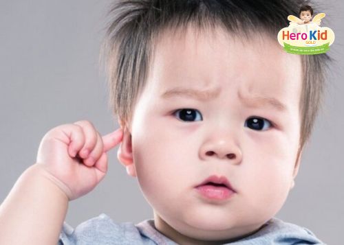 Khi trẻ viêm mũi kéo dài, mẹ phải làm sao?