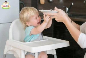 các giai đoạn biếng ăn sinh lý ở trẻ